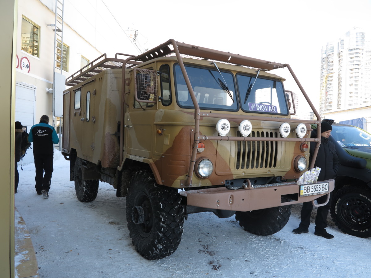 Повнорозмірний пікап Nissan Titan XD c дворядної кабіною Crew Cab недавно був представлений в цікавою версією Surfcamp