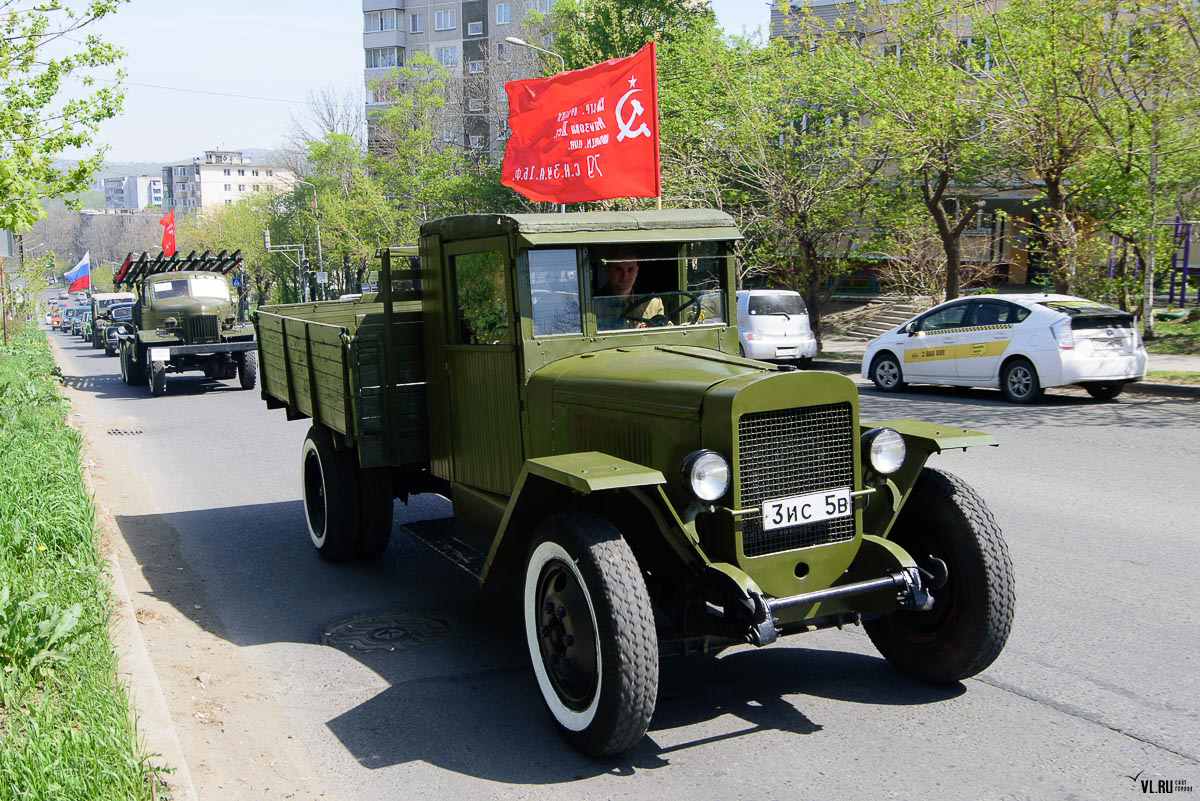 Радянський вантажівка ЗІС-5В