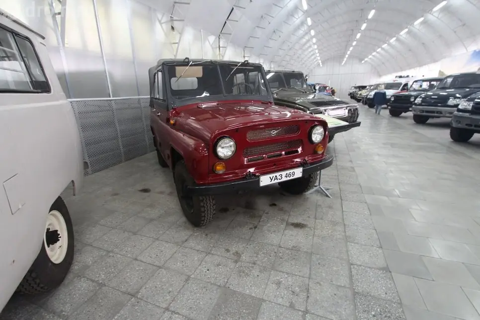 Що випускається з 1972 року УАЗ-469 представлений в музеї в декількох модифікаціях