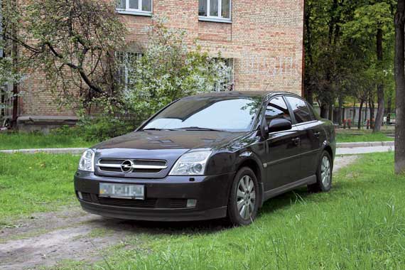 У 2002 році компанія Opel представила нове покоління моделі Veсtra - серії «С», яке в такому вигляді випускалося до рестайлінгу 2005 року