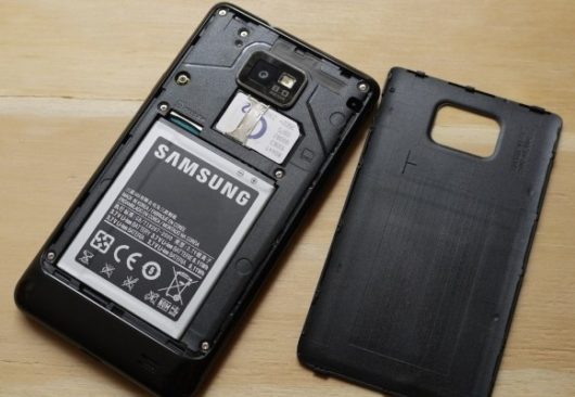 Незважаючи на те, що Samsung Galaxy S2 був випущений практично в середині лютого 2011 року, в світі все ще є ті, хто не готовий розлучитися із застарілим флагманом на користь якогось більш сучасного смартфона