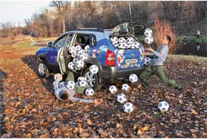 Коль говоримо ми на футбольно-автомобільну тему, то чому б не виміряти місткість Hyundai Tucson в футбольних м'ячах