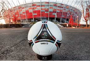 Офіційний м'яч Євро-2012 вперше був представлений публіці в Києві на початку грудня минулого року