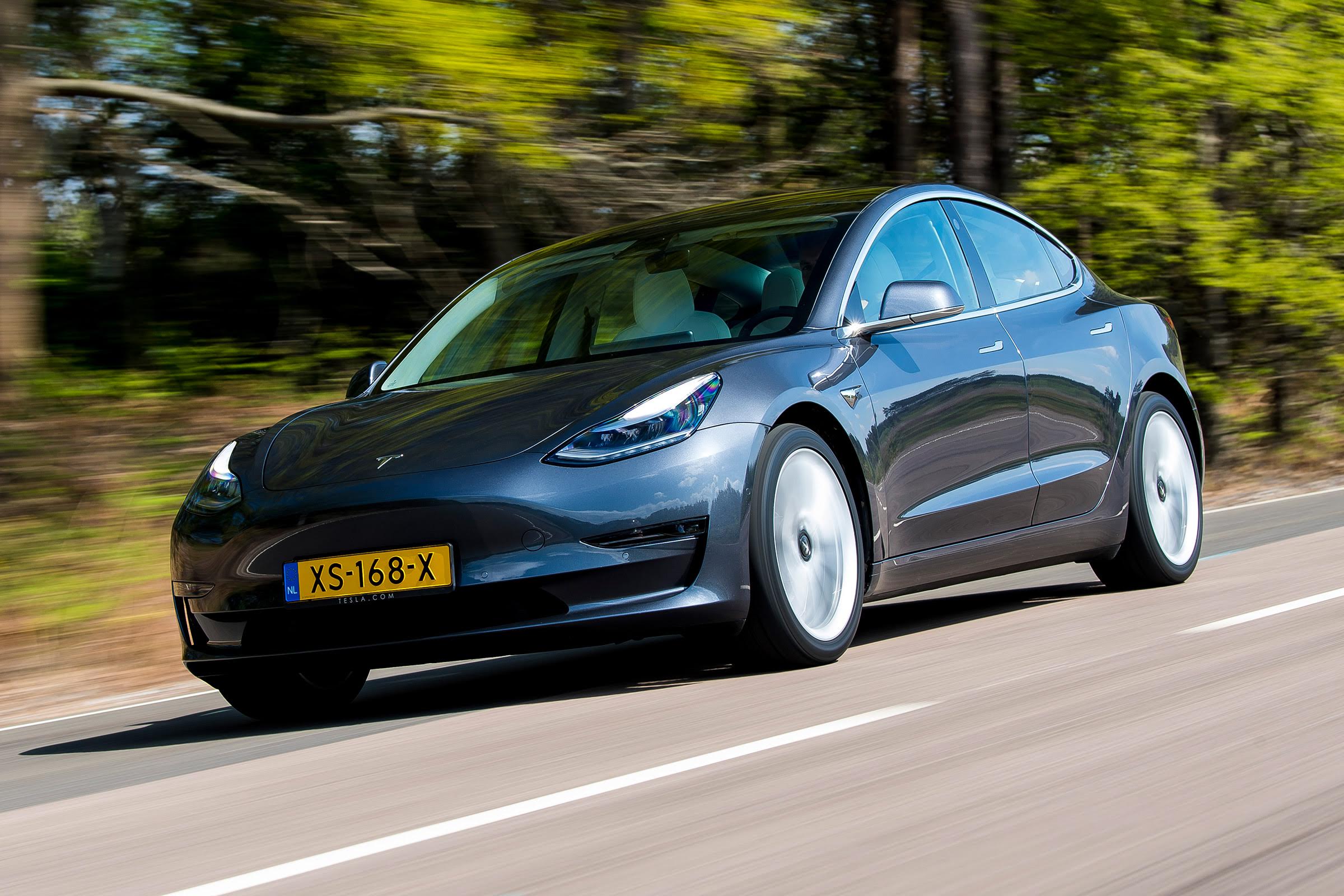 Tesla Model 3 Long Range RWD (600 км)