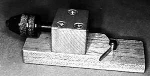 Задня бабка виготовлена ​​з двох шматків деревини і скріплена трьома шурупами (рис 7)