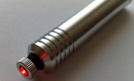Вельми простий ріжучий лазер можна виготовити своїми руками за пів години