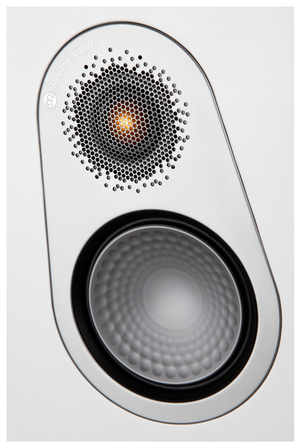 Перше покоління акустичних систем Monitor Audio серії Silver побачило світ ще в минулому столітті - в 1998 році, практично відразу зайнявши лідируючі позиції за обсягами продажів серед продукції британської марки