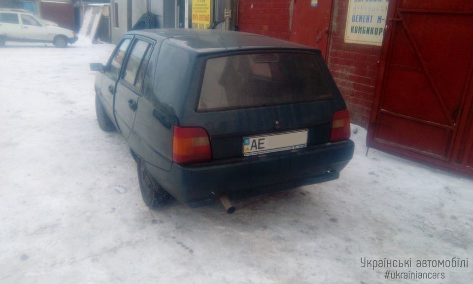 На ЗАЗ-1103 була встановлена ​​дуже опукла, спеціально відформована зі склопластику кришка багажника