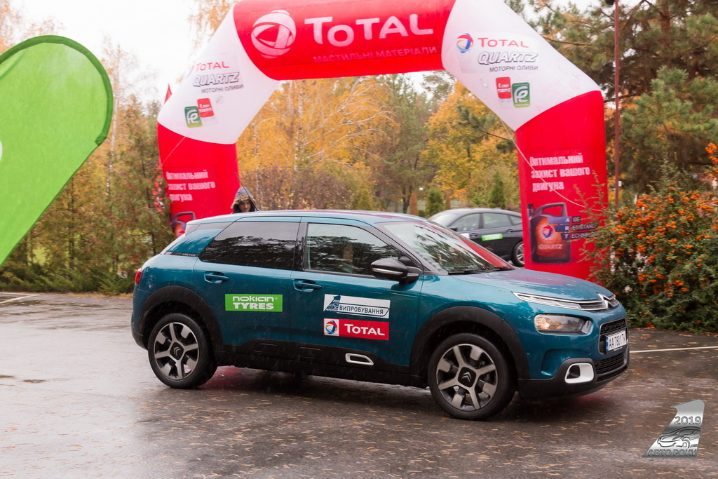 Але якщо майбутній власник захоче виділитися, то Citroёn С4 Cactus пропонує чотири колірні пакета на додачу до 9 квітам кузова