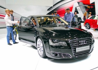 Дійсним цінителям багатолітражним преміум-авто фірма Audi пропонує модель A8 Long з W-подібним 12-ти літровим бензиновим двигуном FSI об'ємом 6,3 літра