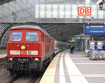 Завдяки тому, що Polrail Service співпрацює з Deutsche Bahn (німецькі залізниці), ми надаємо нашим клієнтам можливість проїзду по всіх маршрутах з Польщі до Німеччини і навпаки