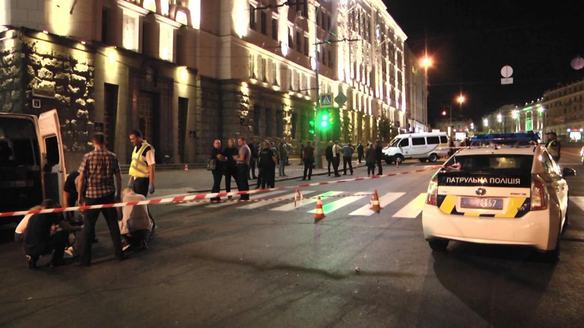 У ніч на 20 серпня біля міськради в Харкові невідомий відкрив стрілянину