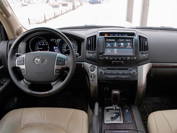 На сьогоднішній день на «вторинці» можна знайти цікаві екземпляри Toyota Land Cruiser Prado 120 за 1 200 000-1 500 000 рублів