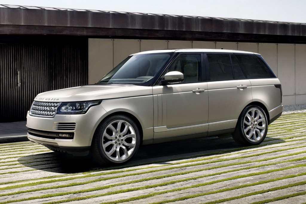 Світовий дебют нового Range Rover відбувся восени минулого року на автошоу в Парижі