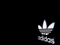 «Трилисник»   Компанія «Adidas» до початку 70-х р стала інтенсивно розростатися, компанія ввела в асортимент одяг, в якій можна займатися спортом