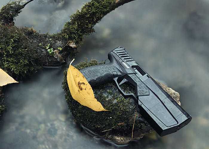 Maxim 9   компанія   SilencerCo   почала випускати на цивільний ринок модель пістолета з вбудованим глушником під назвою Maxim 9