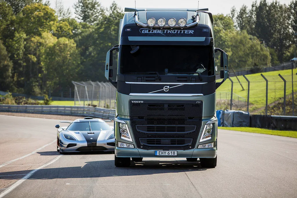 Дія нового фільму Volvo Trucks розгортається на гоночній трасі Knutstorp tна півдні Швеції