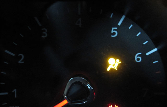 Якщо станеться коротке замикання, в машині просто може початися пожежа, який часто буває небезпечніше аварії