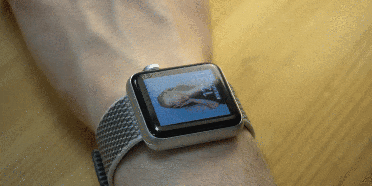 Щоб «погасити» Apple Watch, потрібно просто грюкнути долонею по екрану