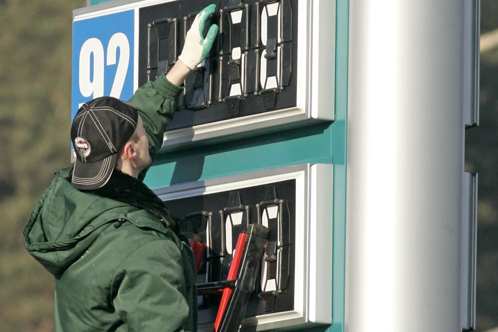 Роздрібні ціни на бензин марки А-95 в Україні з 20 по 28 лютого виросли на 7,8% - до 12,15 грн / л, ціни на дизельне паливо за вказаний період виросли на 8,8%, до 10,92 грн / л