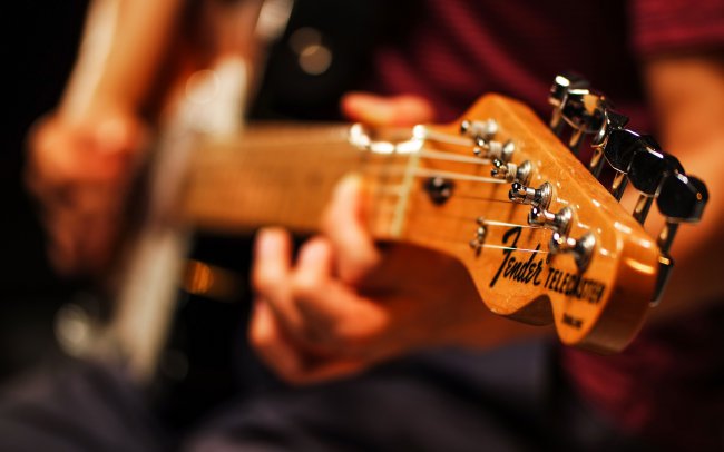 Більшість початківців музикантів віддають перевагу саме гітарі