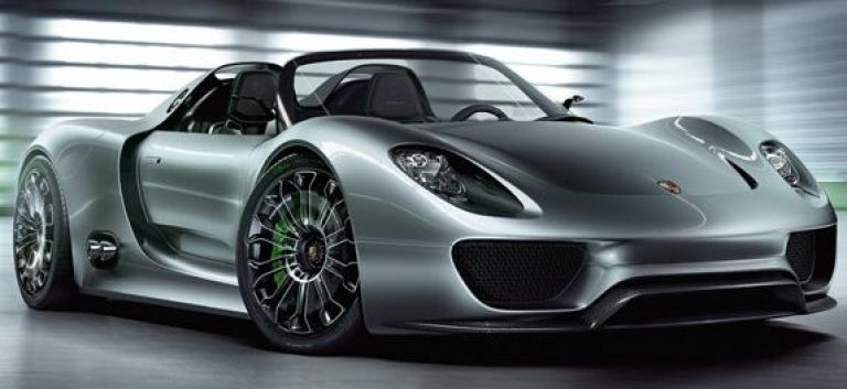 На десятому місці розташувався супер-кар, який засвітився в рейтингу найбільш   економічних автомобілів   по витраті палива, Porsche 918 Spyder