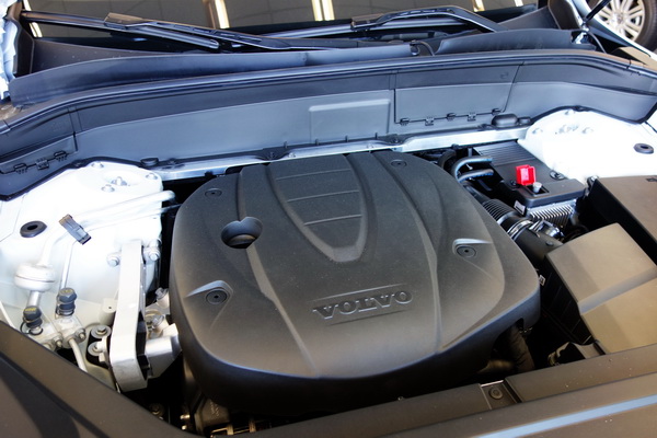 Всі версії за умовчанням пропонуються з 8-діапазонним автоматом Aisin-Warner, який дебютував пару років назад на оновленому Volvo XC60