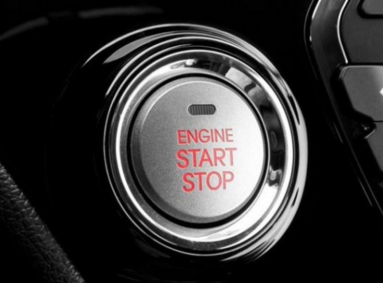 Пристрій «старт / стоп» функціонує за найпростішим принципом: спочатку в машині відключається сигналізація, потім водій вичавлює педаль гальма, потім тисне на кнопку