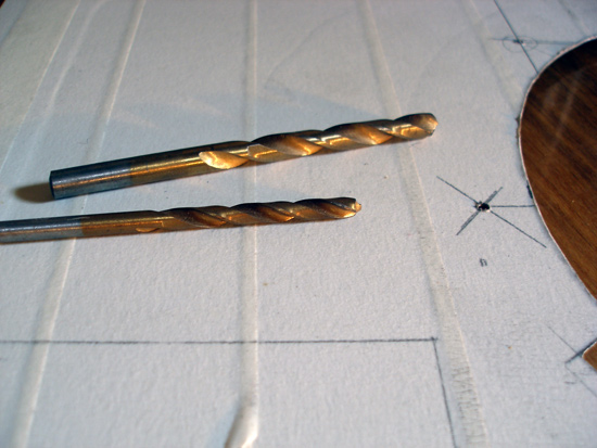 Кріпильні отвори для сітки робимо 3 мм свердлами